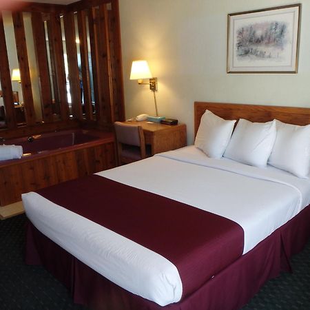 Americas Best Value Inn Saint Ignace Pokoj fotografie