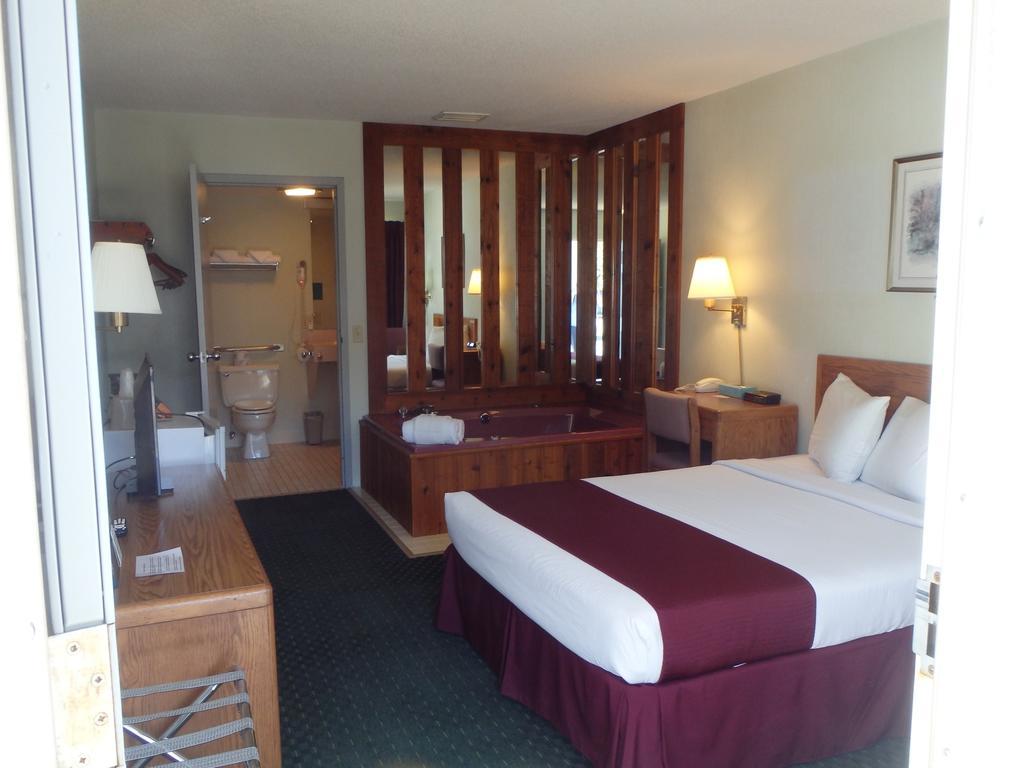 Americas Best Value Inn Saint Ignace Pokoj fotografie
