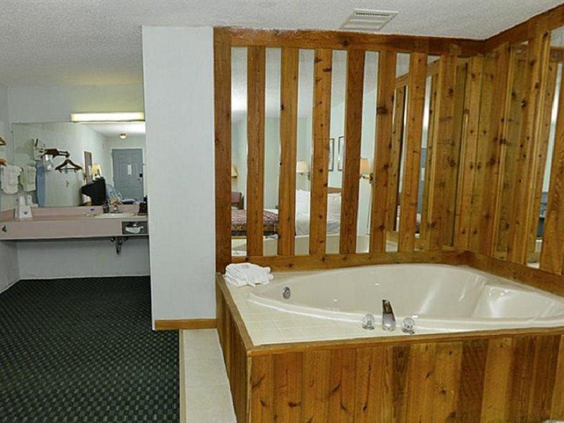 Americas Best Value Inn Saint Ignace Exteriér fotografie