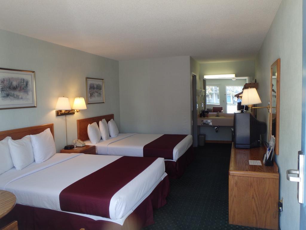 Americas Best Value Inn Saint Ignace Exteriér fotografie