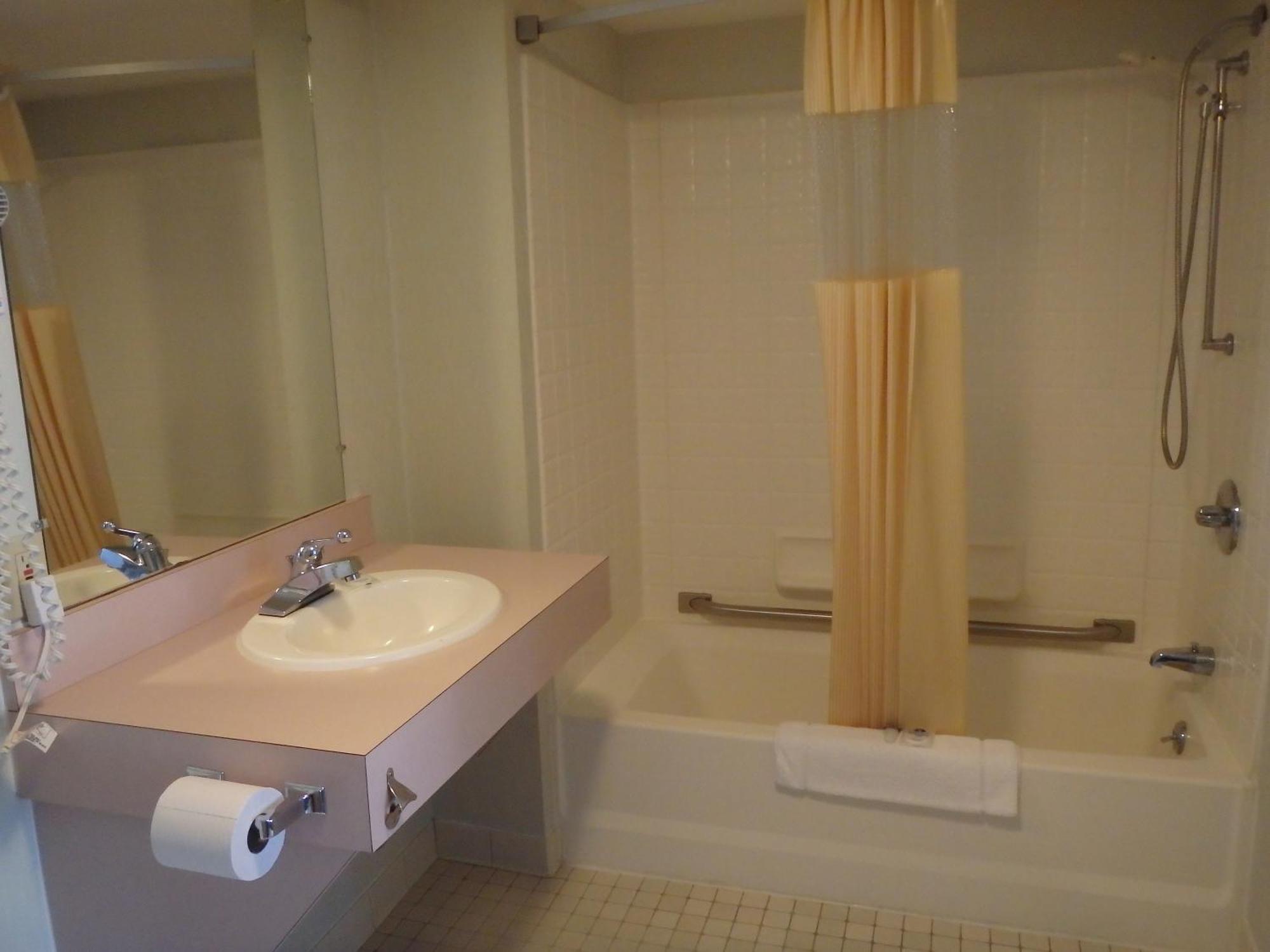 Americas Best Value Inn Saint Ignace Pokoj fotografie