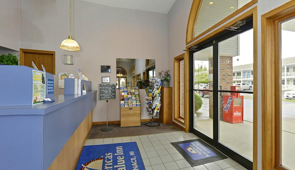 Americas Best Value Inn Saint Ignace Exteriér fotografie
