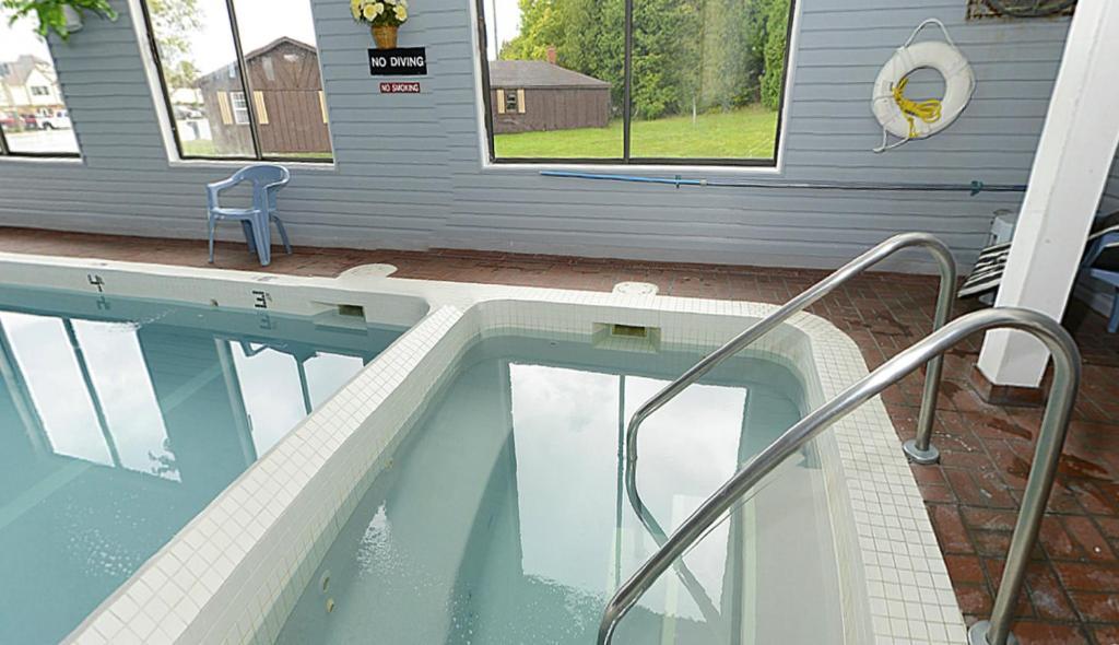 Americas Best Value Inn Saint Ignace Exteriér fotografie