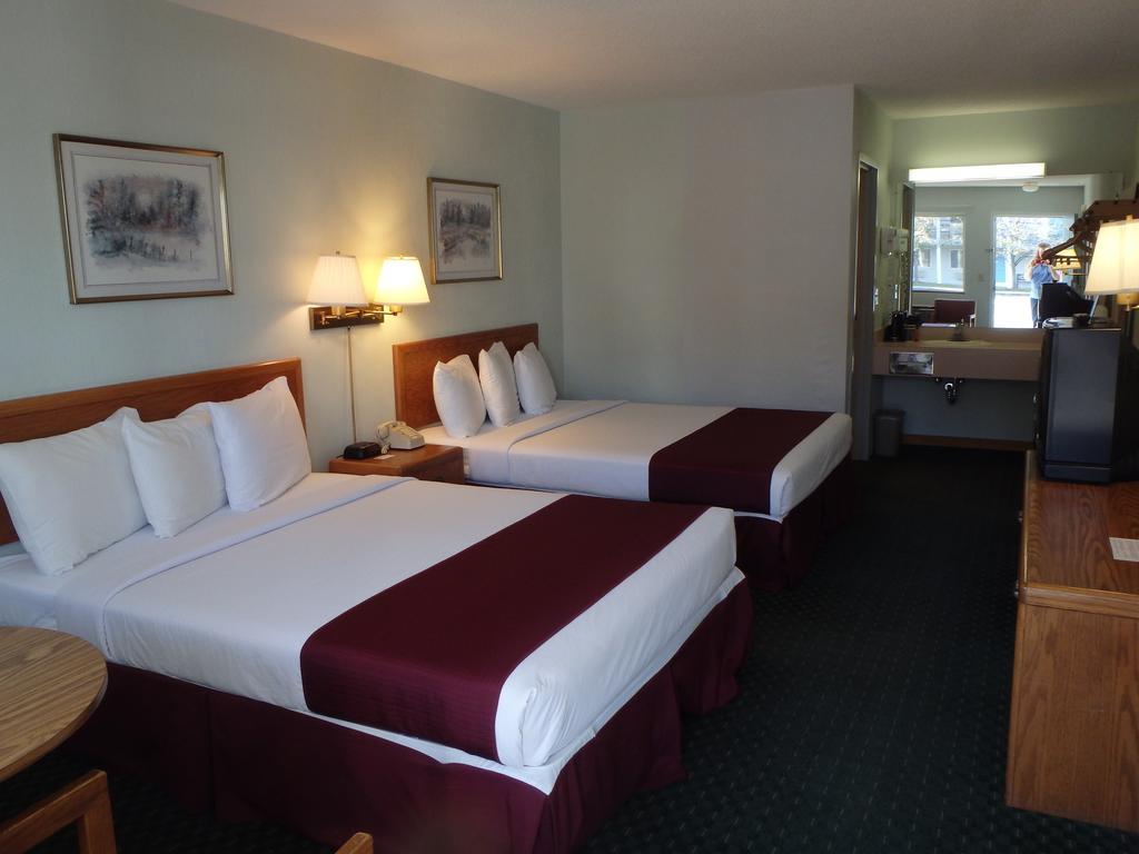 Americas Best Value Inn Saint Ignace Exteriér fotografie