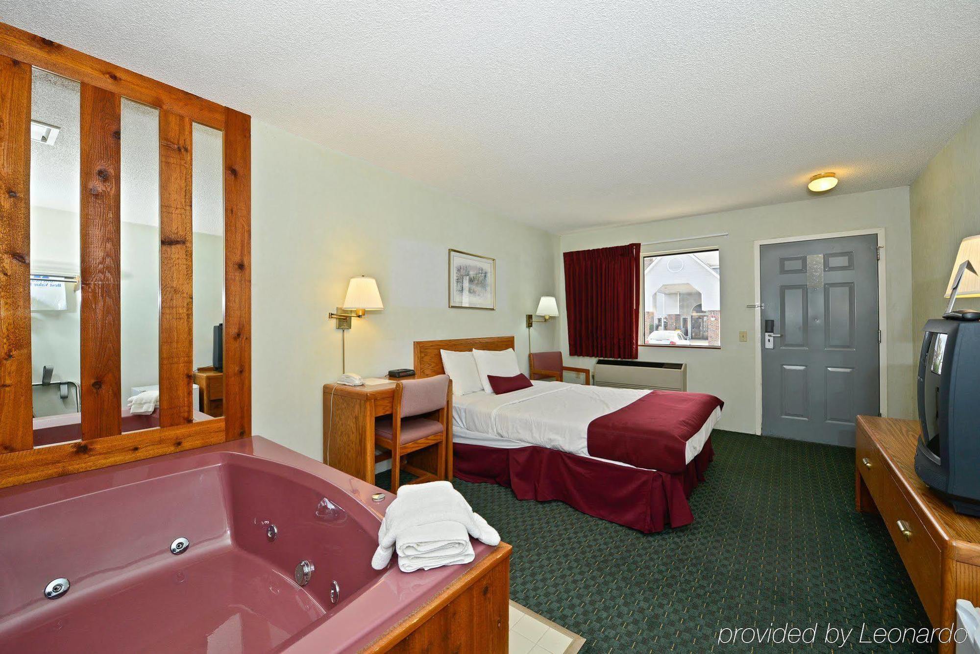 Americas Best Value Inn Saint Ignace Pokoj fotografie