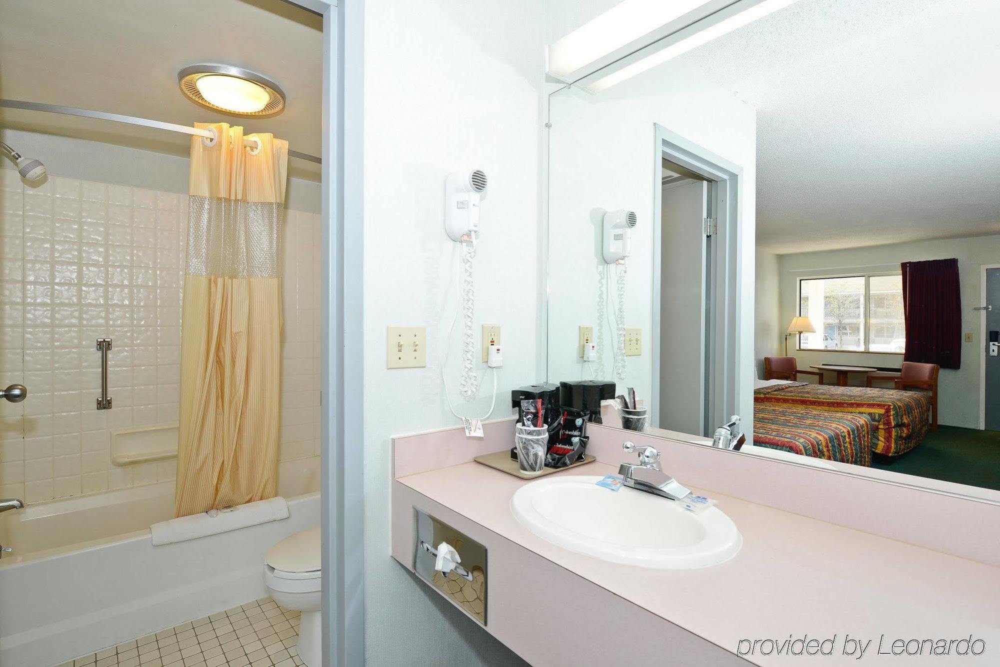 Americas Best Value Inn Saint Ignace Exteriér fotografie