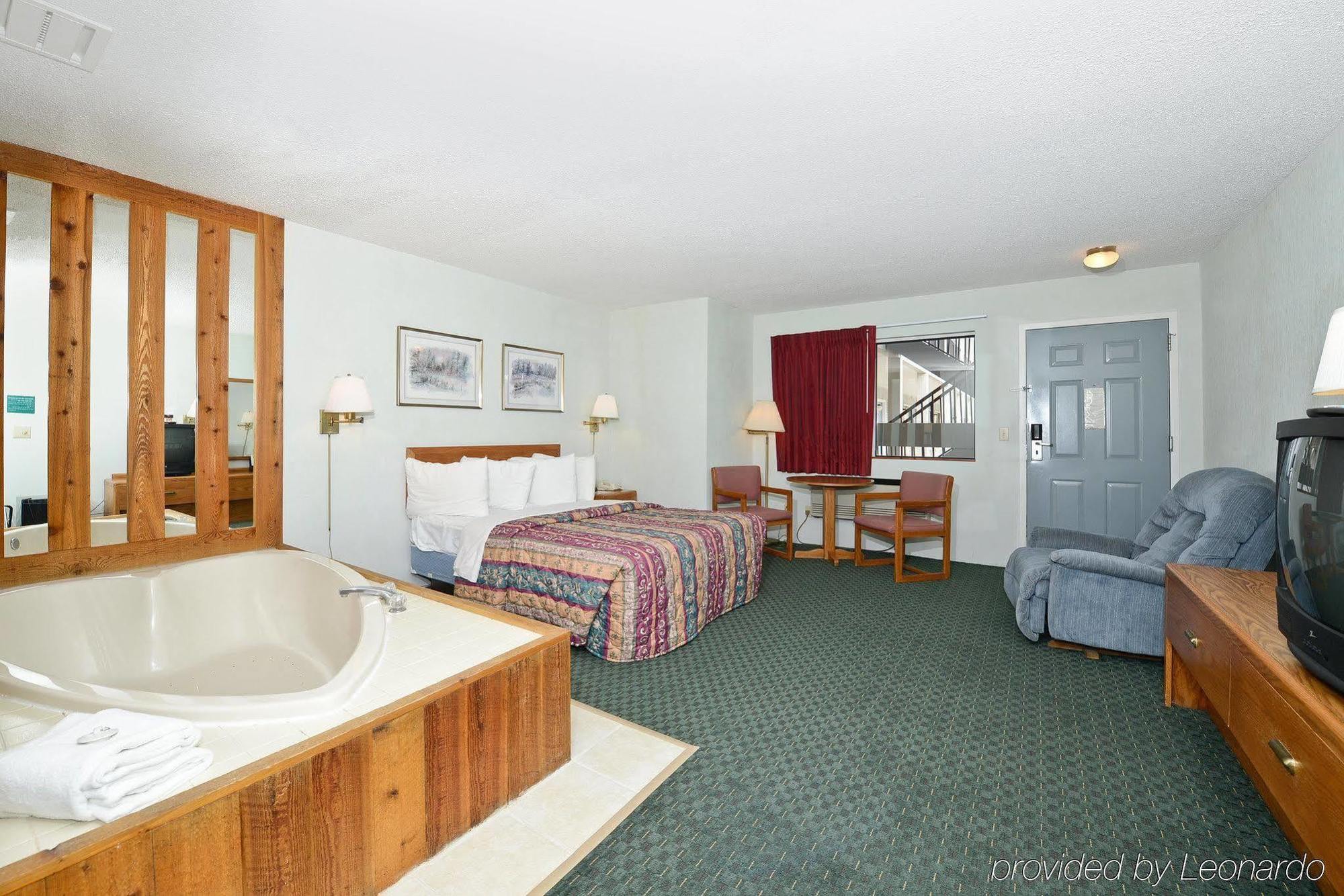 Americas Best Value Inn Saint Ignace Exteriér fotografie
